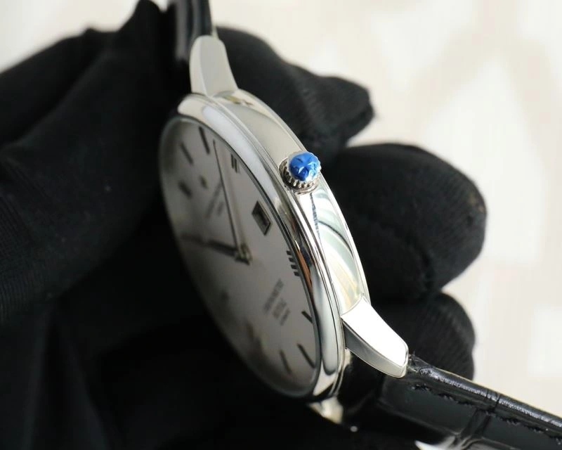 Minimalist VACHERON CONSTANTIN Watches 205852