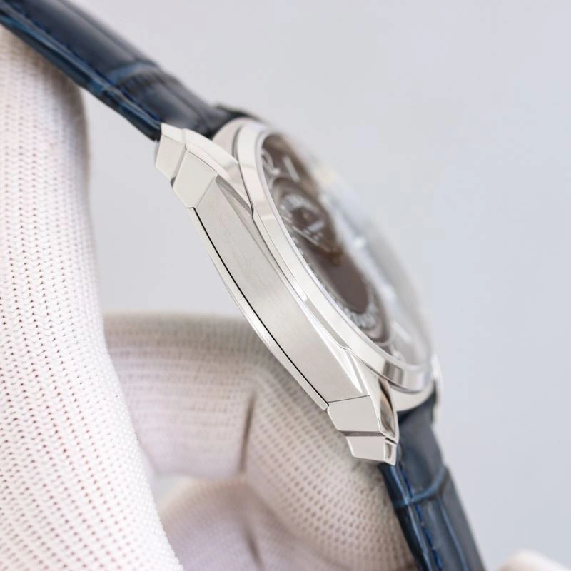 Sleek VACHERON CONSTANTIN Watches 204689