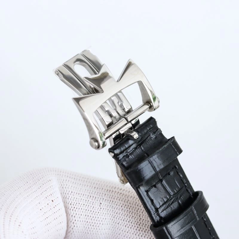 Minimalist VACHERON CONSTANTIN Watches 204322