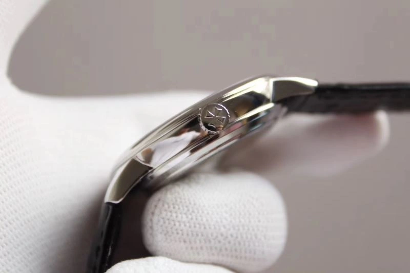 Minimalist VACHERON CONSTANTIN Watches 204314