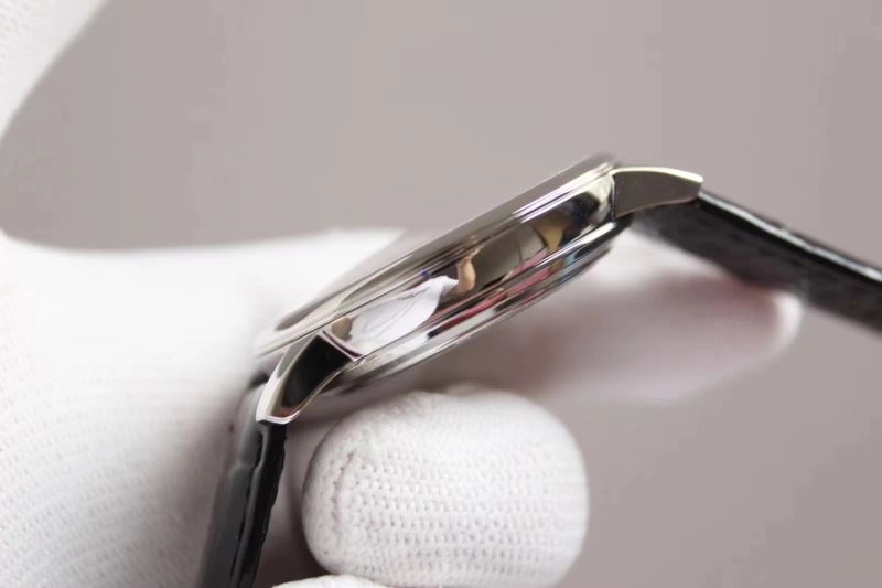Minimalist VACHERON CONSTANTIN Watches 204314