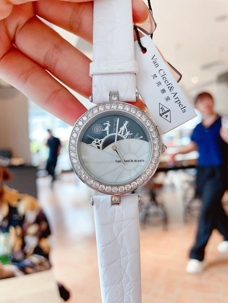 Attractive VAN CLEEF ARPELS Watches 206880