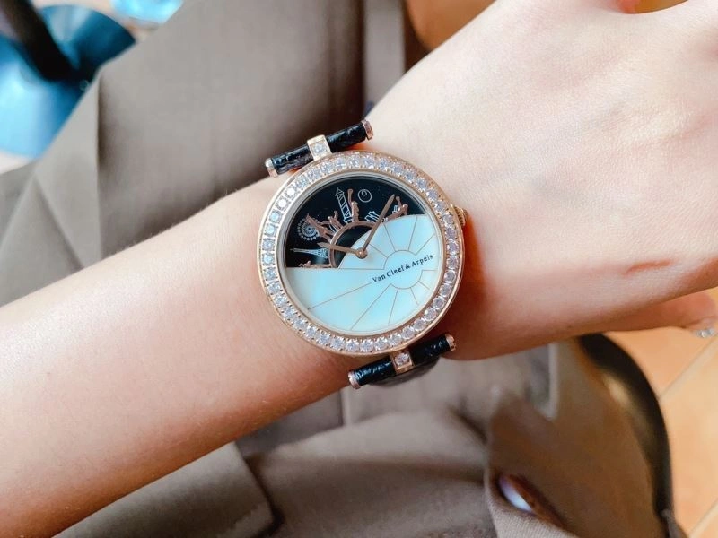 Attractive VAN CLEEF ARPELS Watches 206880