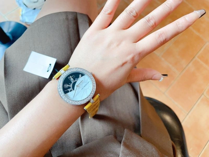 Attractive VAN CLEEF ARPELS Watches 206880