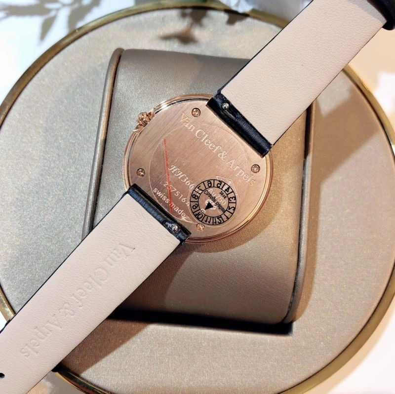 VAN CLEEF ARPELS Watches Sleek 206869