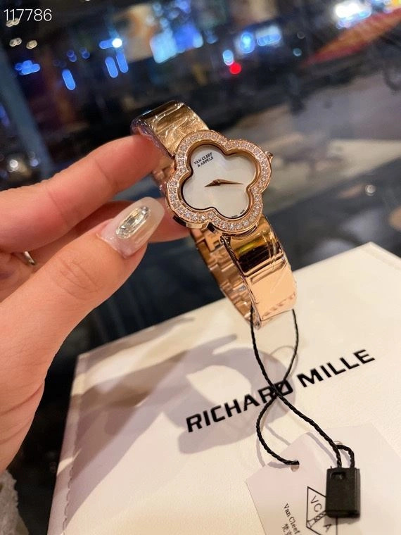 Comfortable VAN CLEEF ARPELS Watches 206882