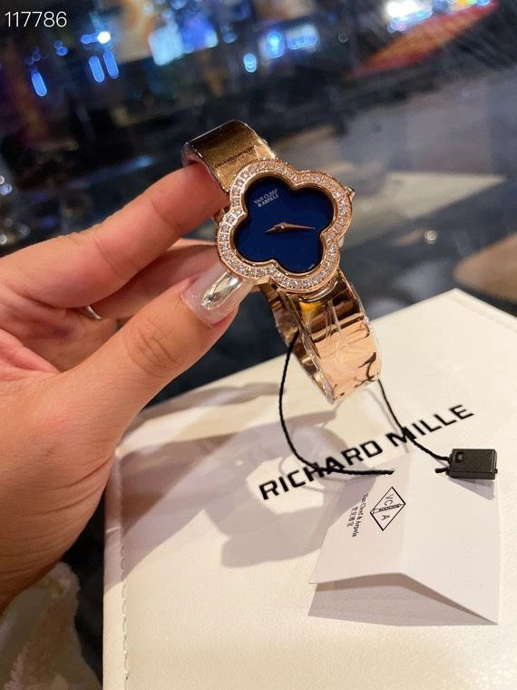 Comfortable VAN CLEEF ARPELS Watches 206882