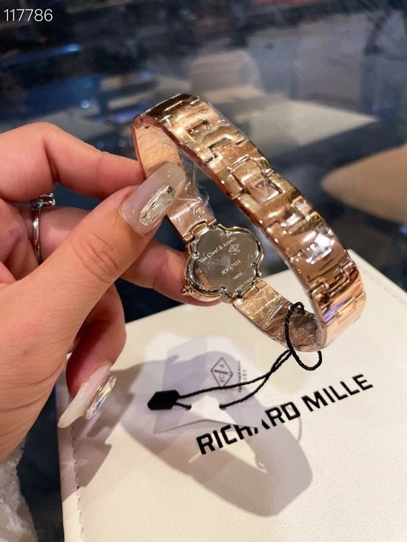 Comfortable VAN CLEEF ARPELS Watches 206882