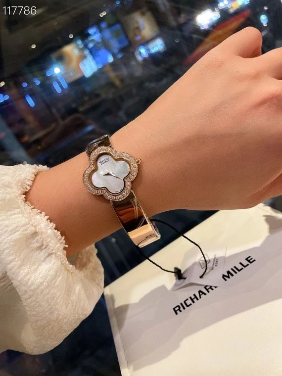 Comfortable VAN CLEEF ARPELS Watches 206882