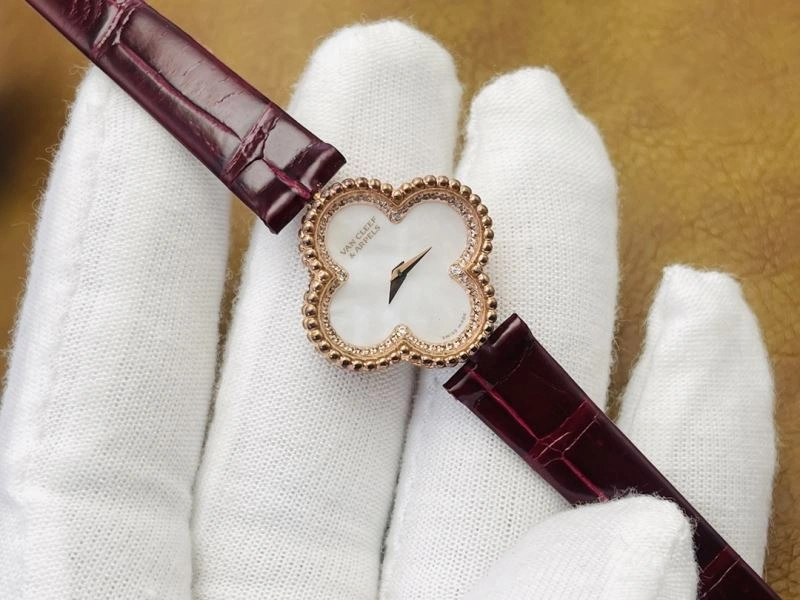VAN CLEEF ARPELS Watches RelaxedFit 206858