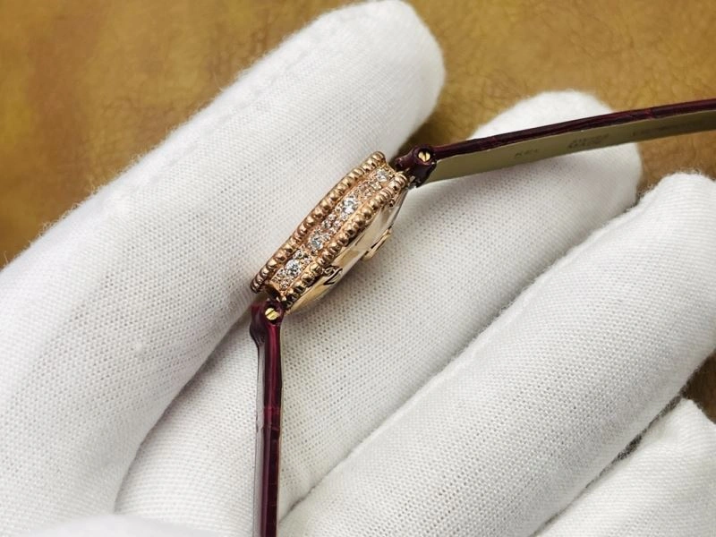 VAN CLEEF ARPELS Watches RelaxedFit 206858
