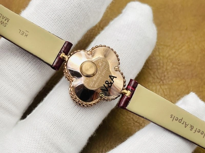 VAN CLEEF ARPELS Watches RelaxedFit 206858