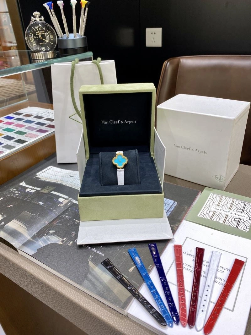 Effortless VAN CLEEF ARPELS Watches 206851