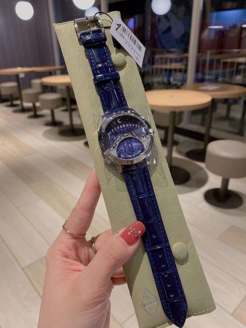 Stretchable VAN CLEEF ARPELS Watches 206847