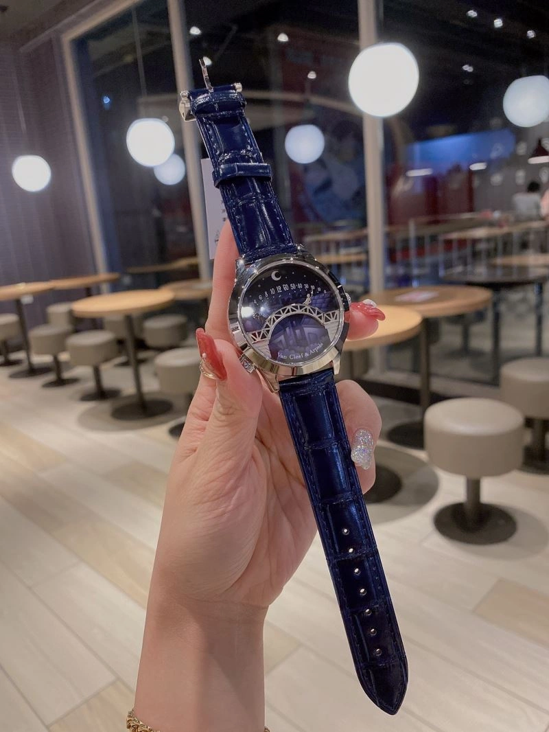 Stretchable VAN CLEEF ARPELS Watches 206847