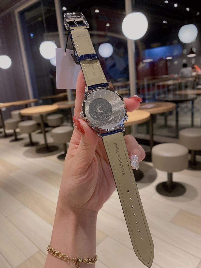 Stretchable VAN CLEEF ARPELS Watches 206847