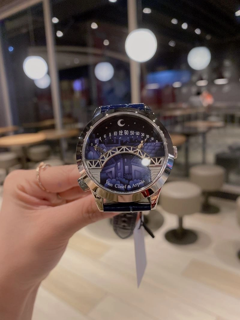 Stretchable VAN CLEEF ARPELS Watches 206847