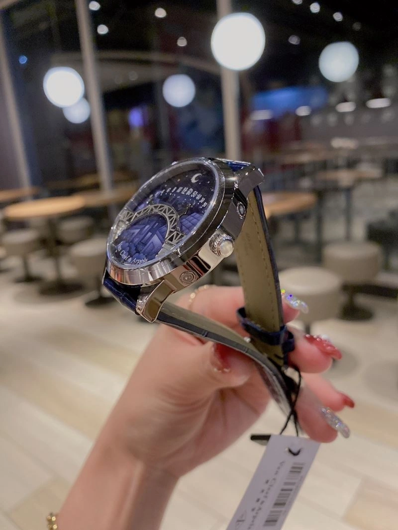 Stretchable VAN CLEEF ARPELS Watches 206847