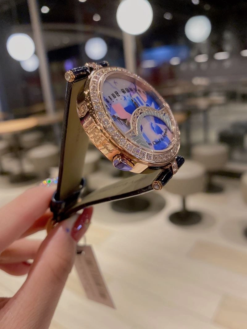 UrbanChic VAN CLEEF ARPELS Watches 206844