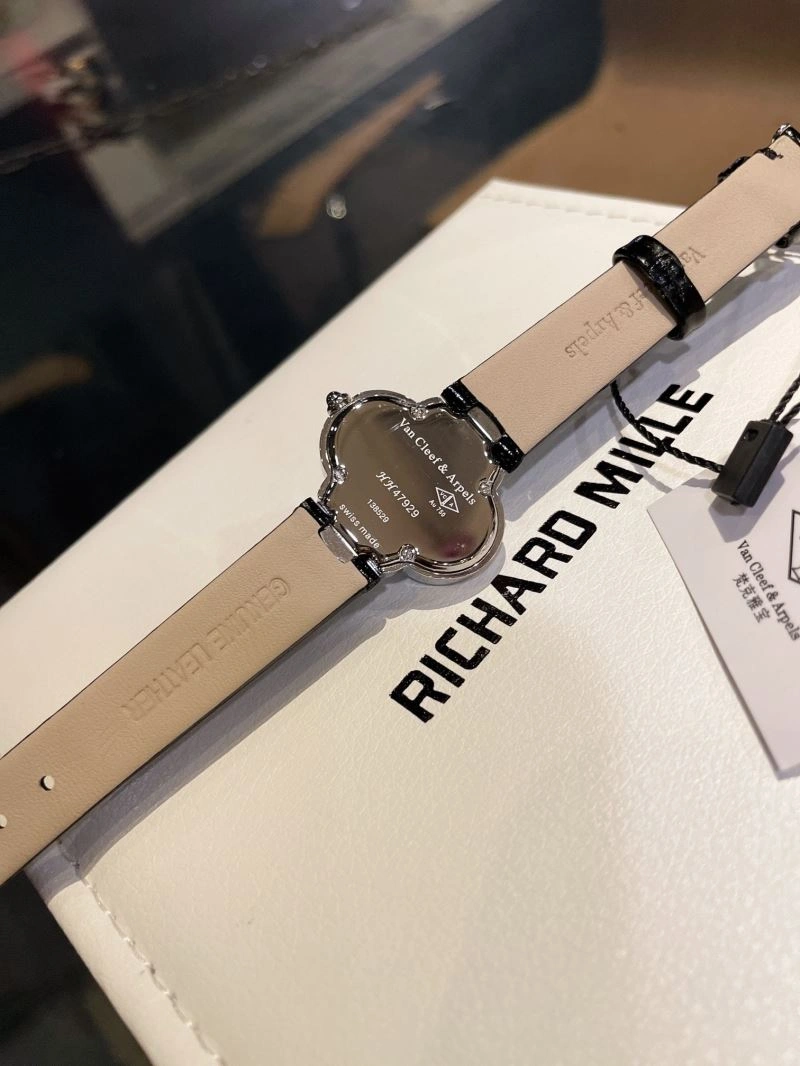 WrinkleFree VAN CLEEF ARPELS Watches 206836