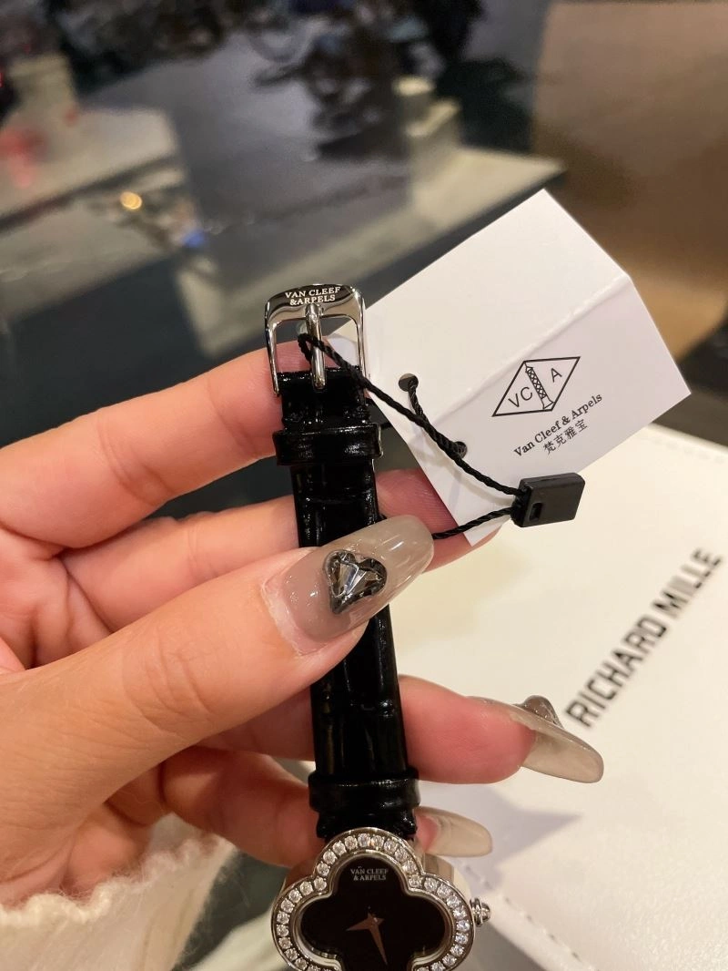 WrinkleFree VAN CLEEF ARPELS Watches 206836