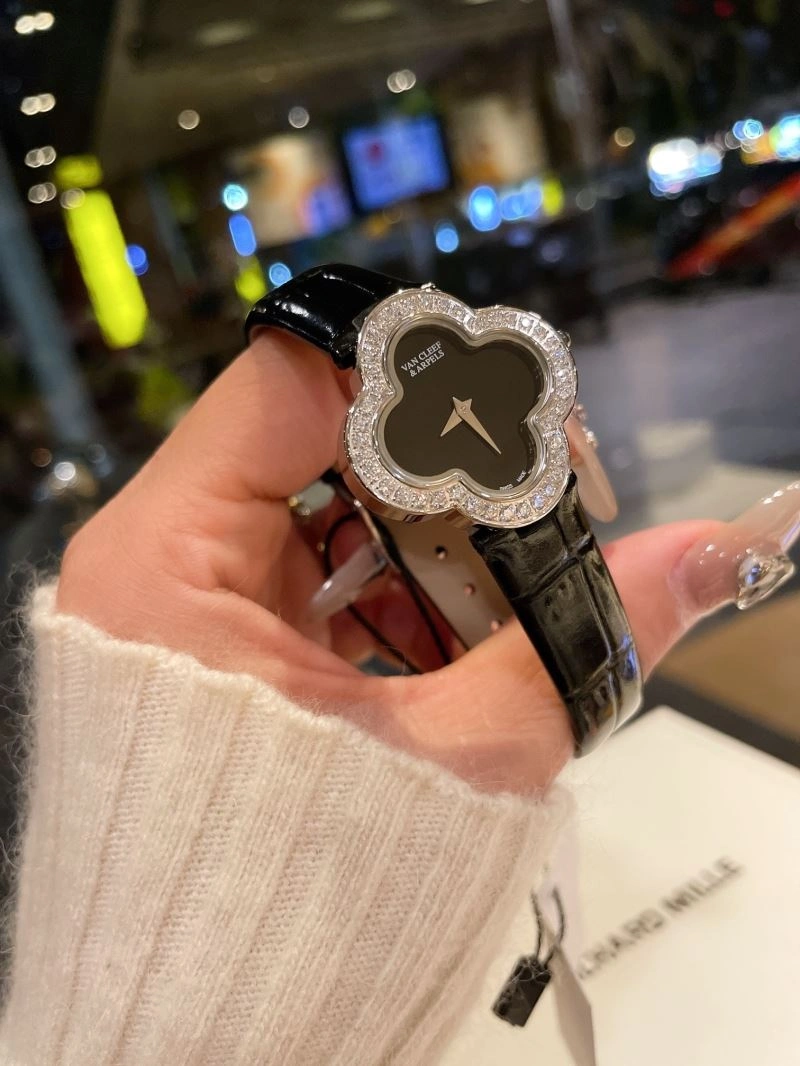 WrinkleFree VAN CLEEF ARPELS Watches 206836