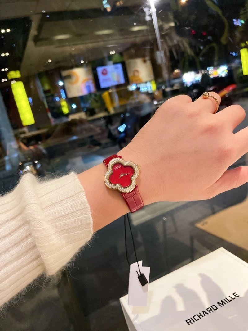 VAN CLEEF ARPELS Watches Youthful 206842