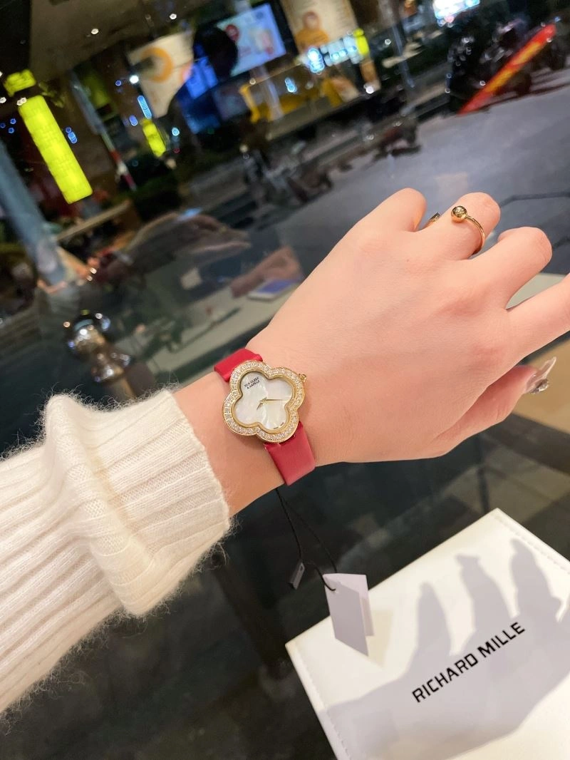 VAN CLEEF ARPELS Watches Youthful 206842