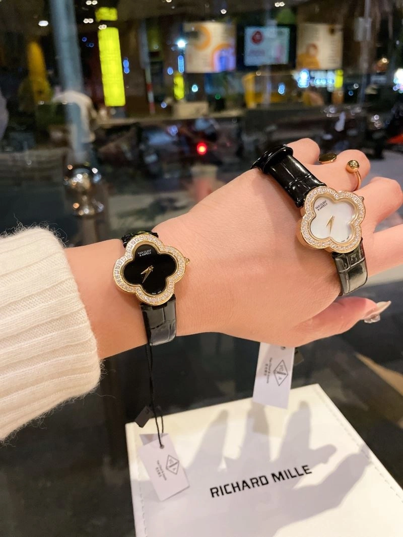 VAN CLEEF ARPELS Watches Youthful 206842