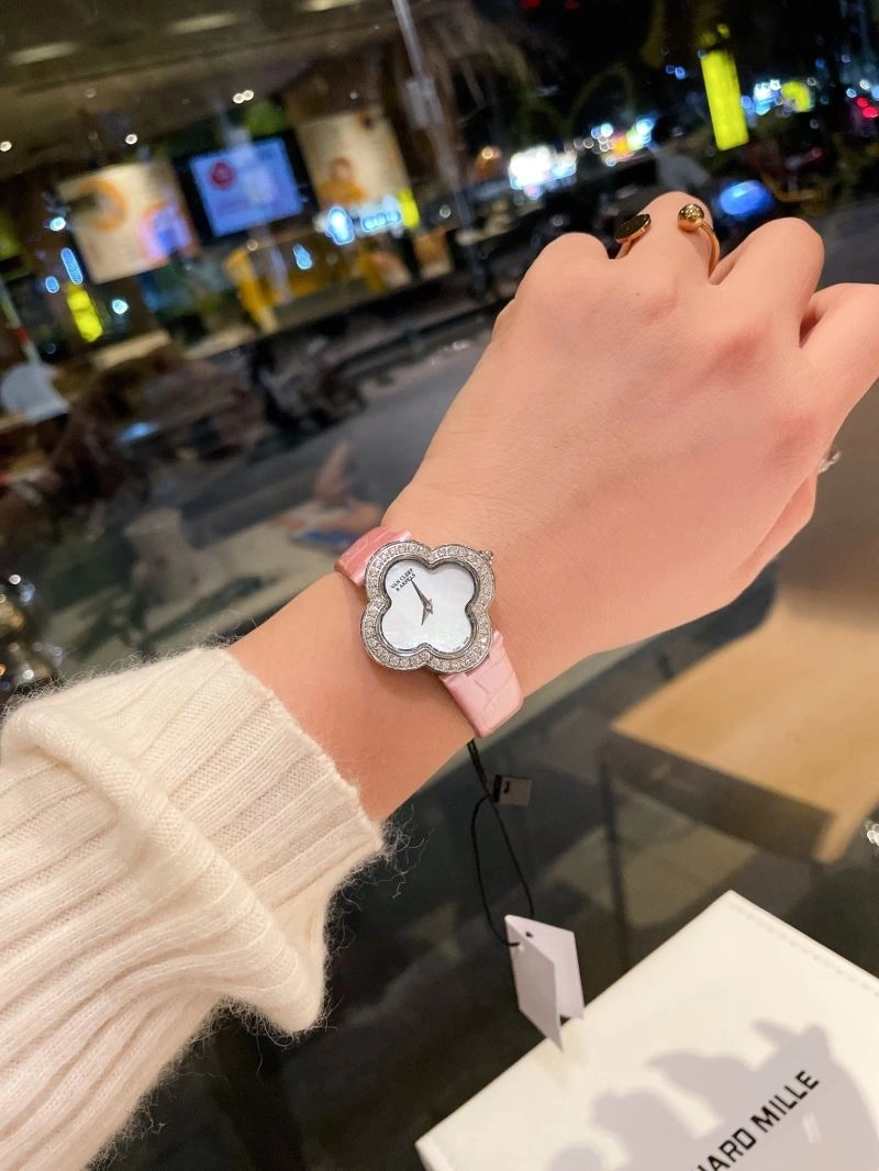 VAN CLEEF ARPELS Watches Timeless 206843