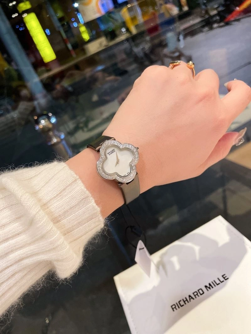 VAN CLEEF ARPELS Watches Timeless 206843