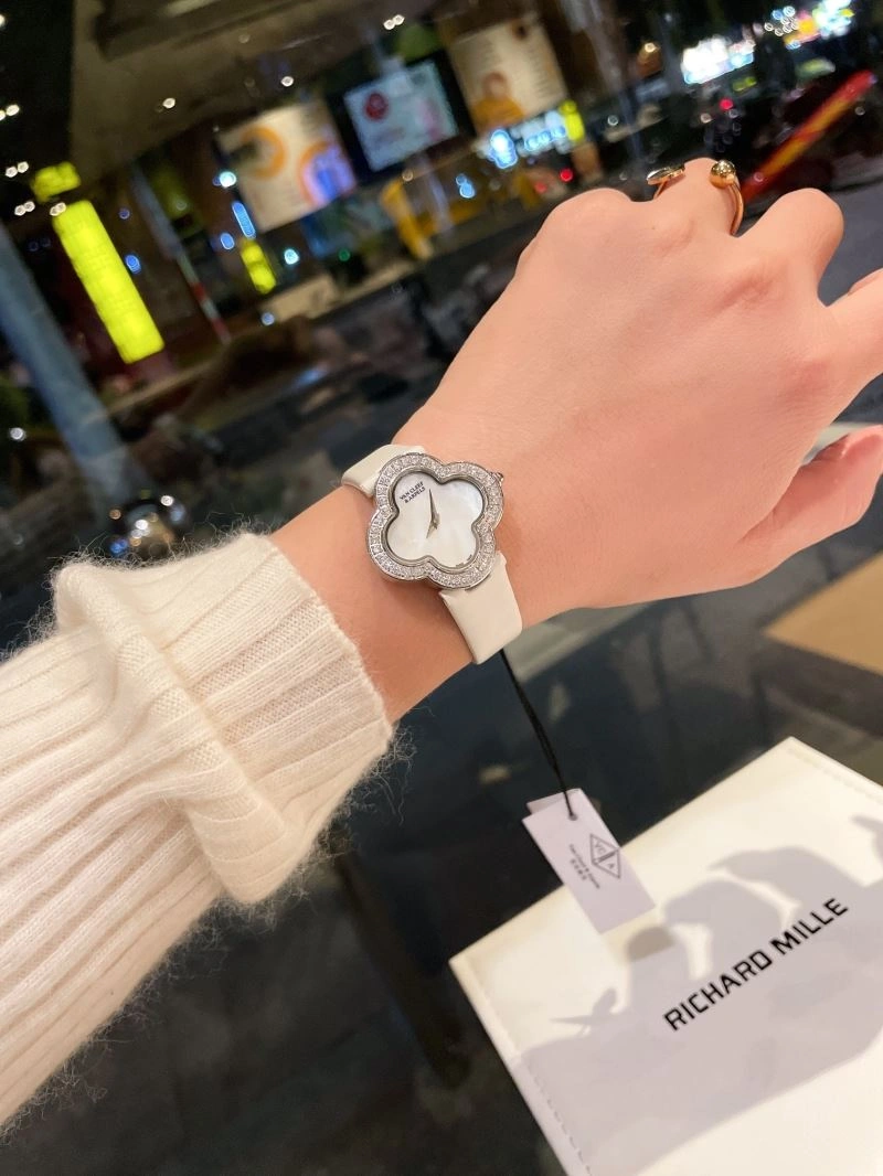 VAN CLEEF ARPELS Watches Timeless 206843