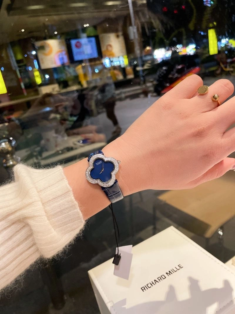 VAN CLEEF ARPELS Watches Timeless 206843