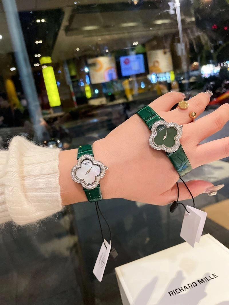 VAN CLEEF ARPELS Watches Timeless 206843