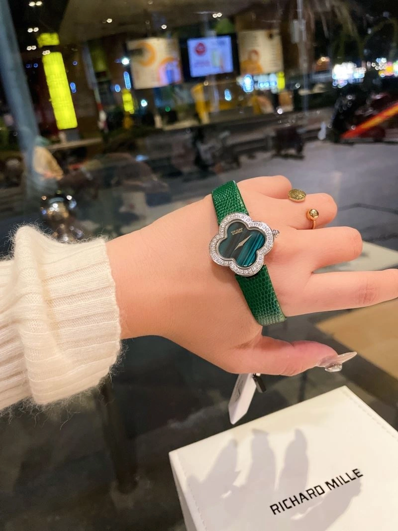 VAN CLEEF ARPELS Watches Timeless 206843
