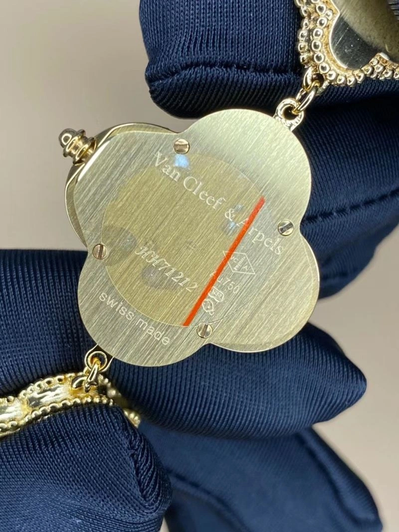 VAN CLEEF ARPELS Watches Timeless 206821