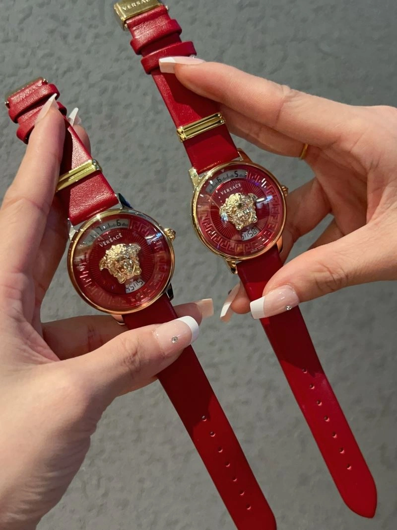 Youthful VERSACE Watches 207145