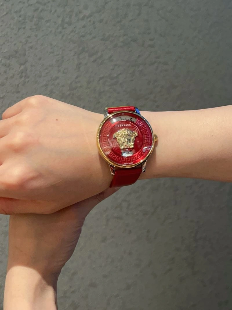 Youthful VERSACE Watches 207145