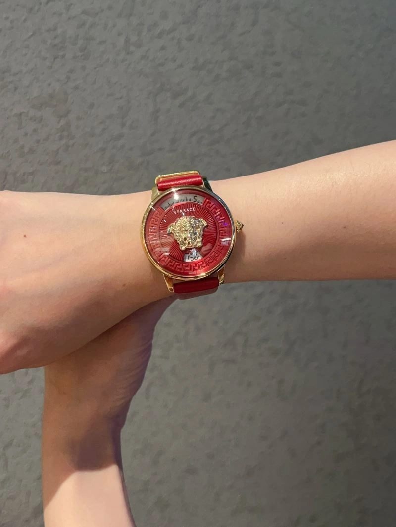 Youthful VERSACE Watches 207145