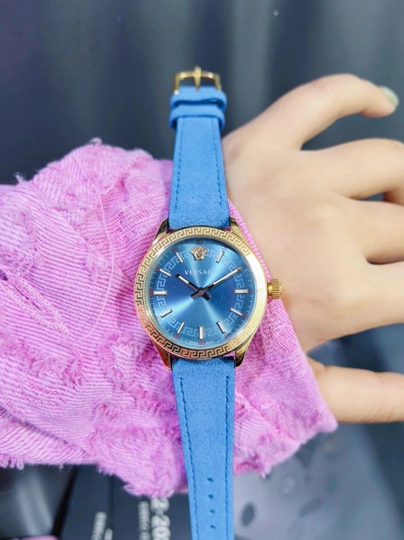 Versatile VERSACE Watches 207121