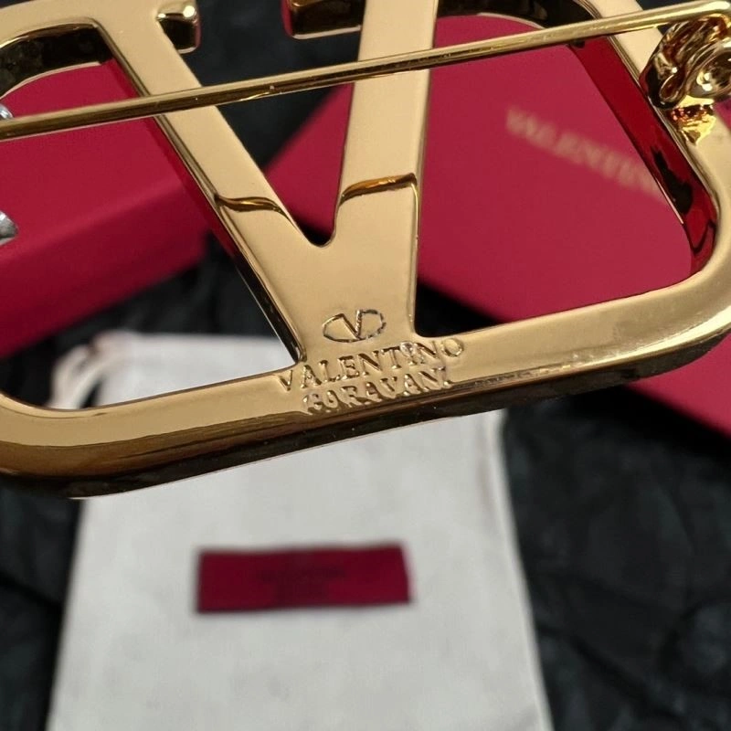 Breathable Valentino Brooches 208433
