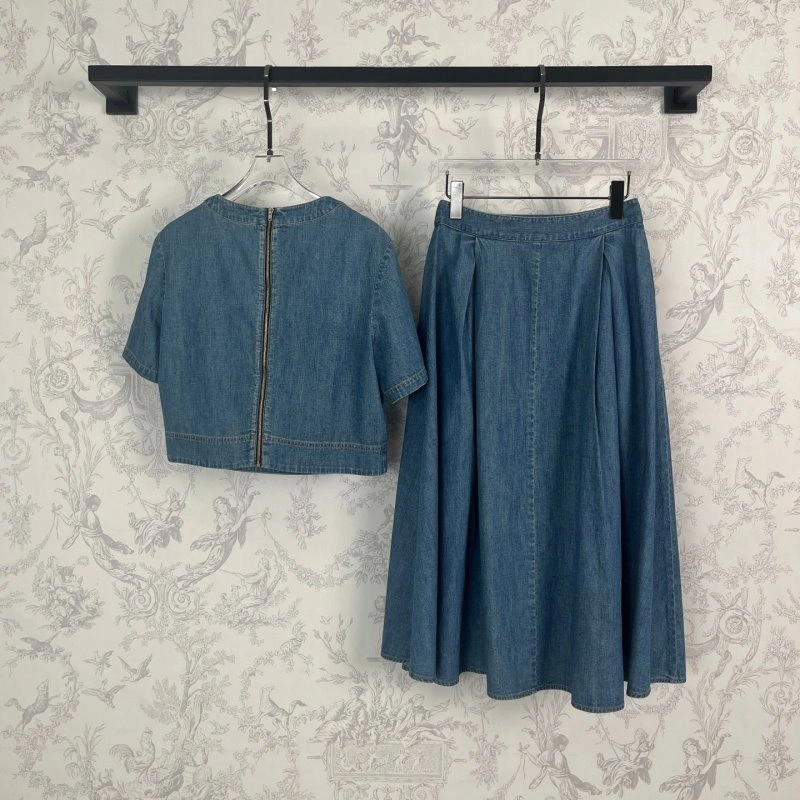 Compact Valentino Dress Suits 174292