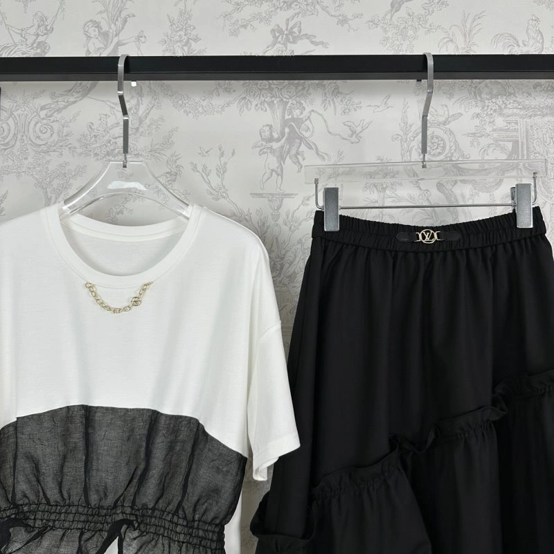 Cozy Valentino Dress Suits 174285