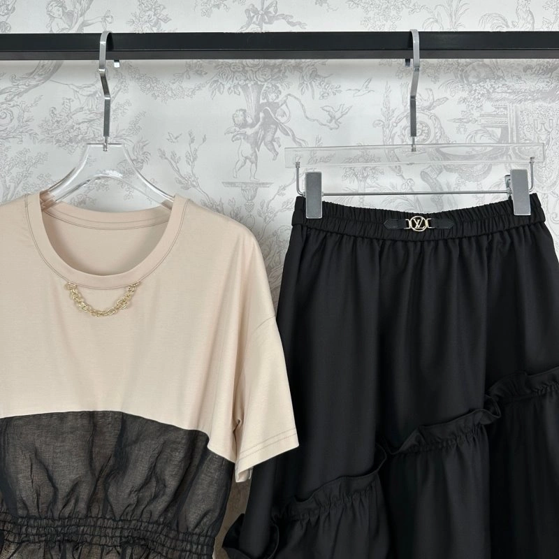 Cozy Valentino Dress Suits 174285