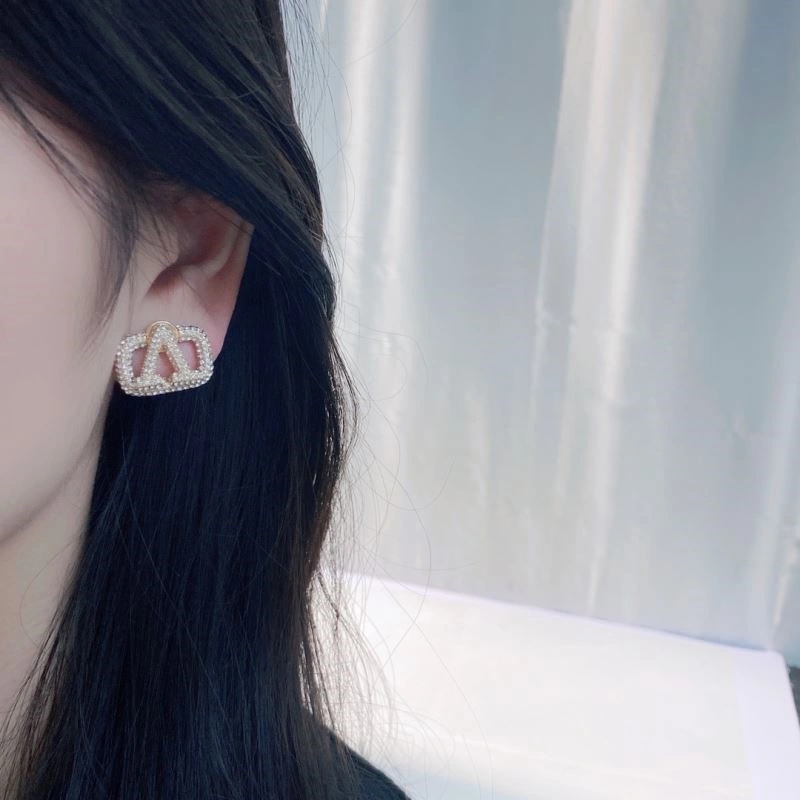 Sleek Valentino Earrings 209647