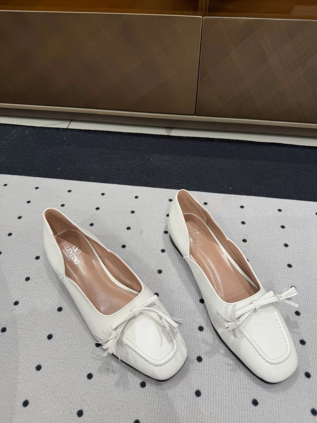 Valentino Flat Shoes Durable 36289