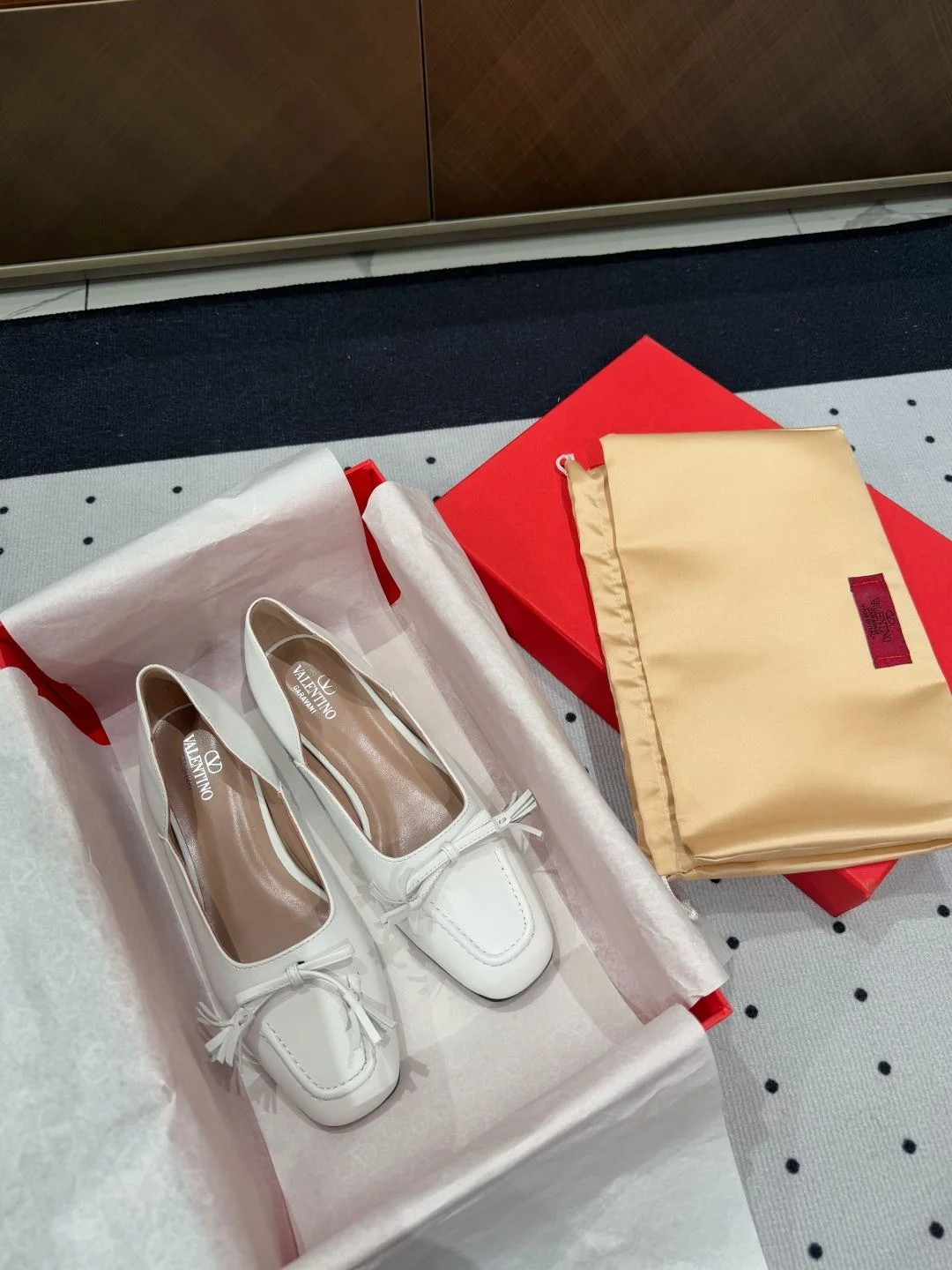 Valentino Flat Shoes Durable 36289