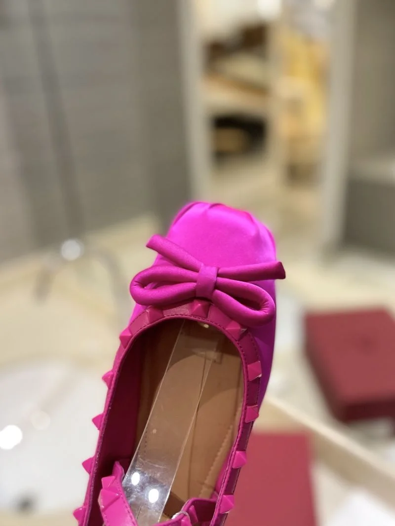 Sleek Valentino Flat Shoes 36772