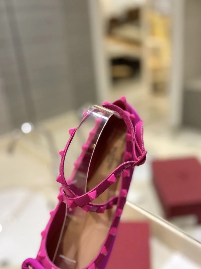 Sleek Valentino Flat Shoes 36772