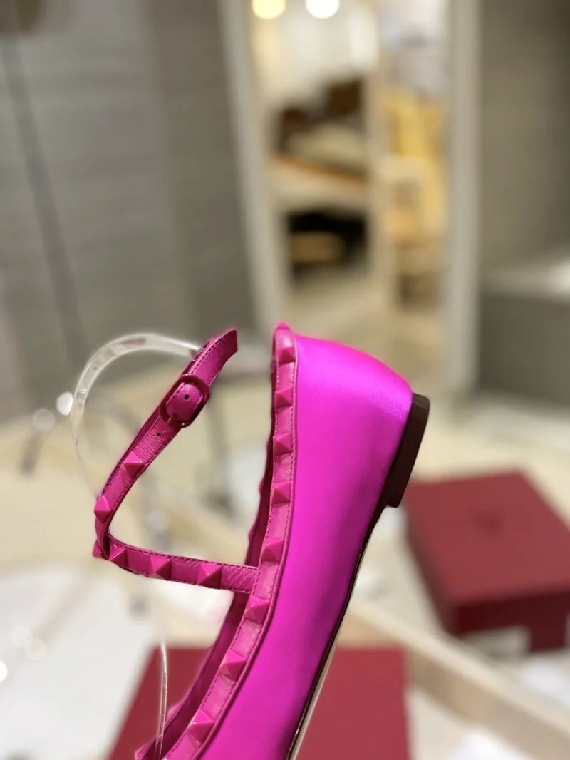 Sleek Valentino Flat Shoes 36772